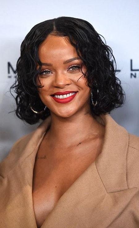 Rihanna Amazing Curls