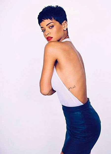 Rihanna Gorgeous Look