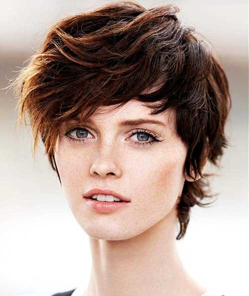 Chic Short Shaggy Hairstyle for Girls