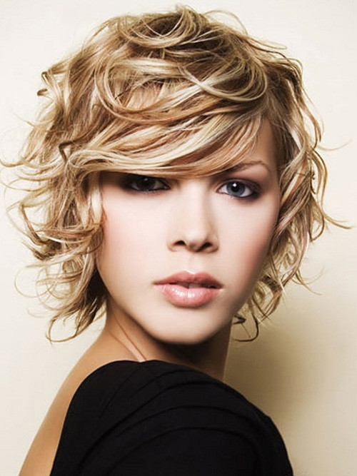 Short-Curly-Blonde-Hairstyles
