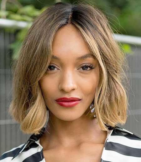 Side Parted Wavy Bob Hairstyle