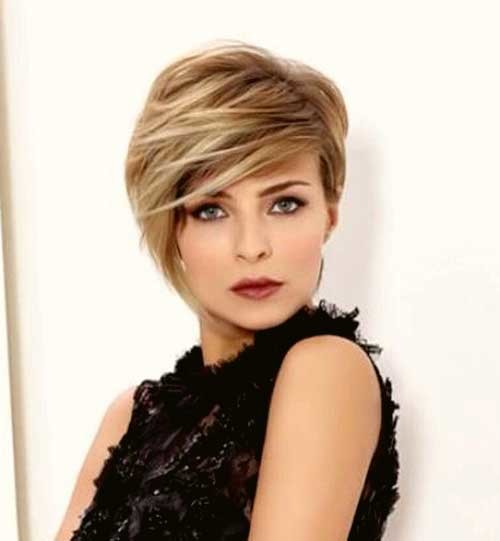 Layered Blonde Short Haircut for Round Faces