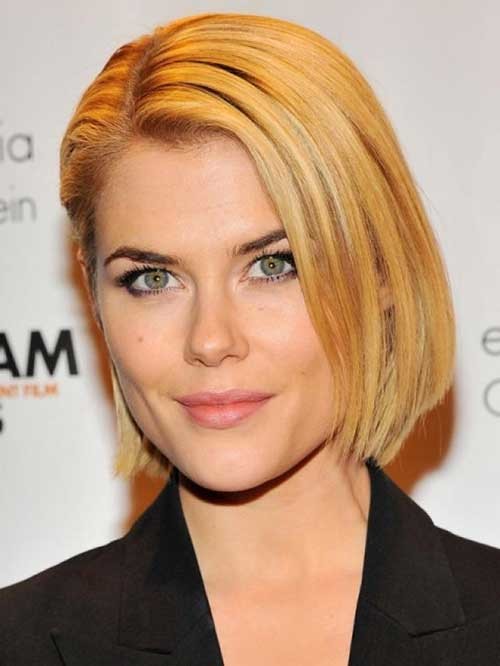 Rachael Taylor Side Parted Hairstyle for Fine Hair