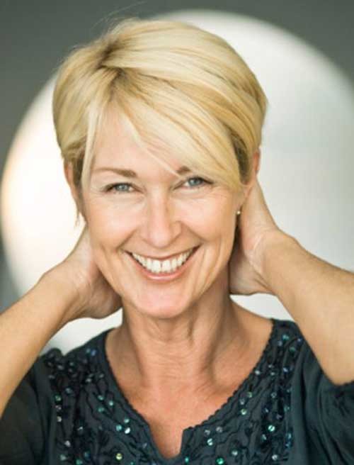 Chic Short Hair Style Women Over 50