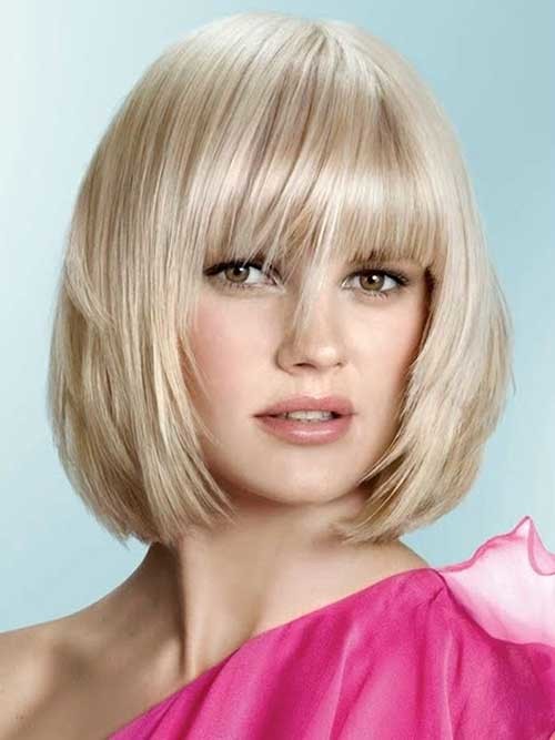 Layered Blonde Bob Haircut for Round Face