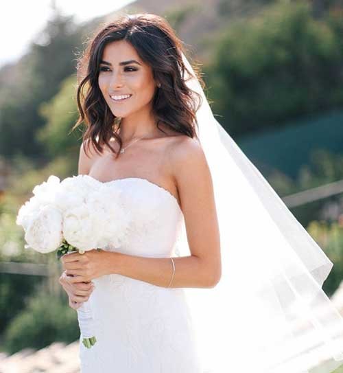Short Hair Wedding Hairstyle with Veil