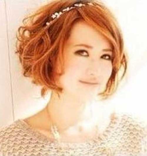 Short Wavy Red Bob Haircut Idea for Round Faces