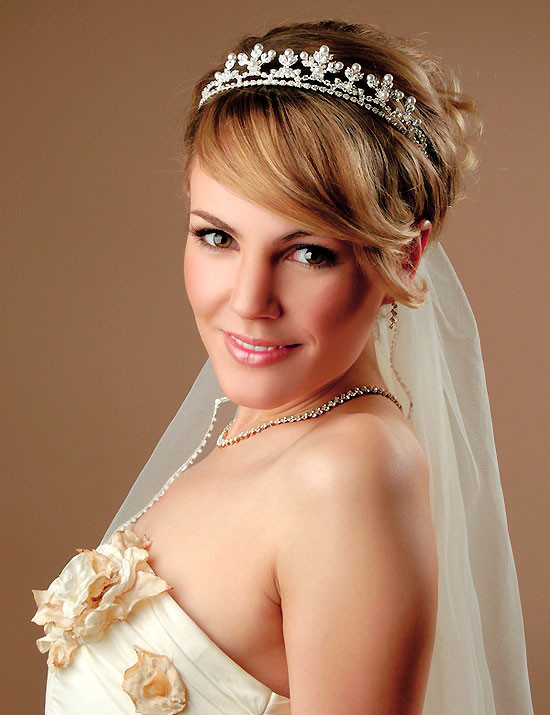 Wedding hairstyles for short hair with tiara
