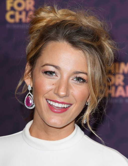 2014 Blake Lively Hairstyles – Messy Updo