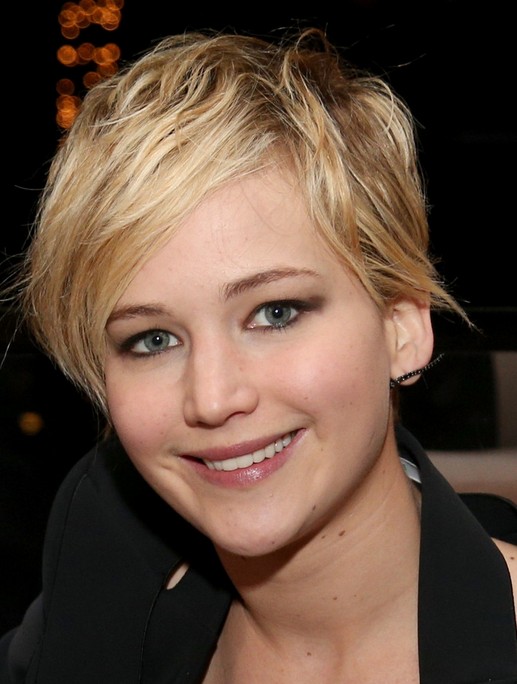 2014 Jennifer Lawrence Hairstyles Cute Pixie Haircut with Side Swept Fringe