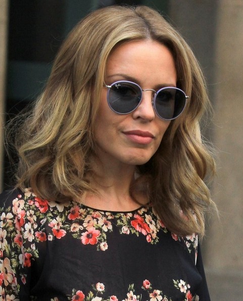 2014 Kylie Minogue Hairstyles Casual Medium Hair Cut