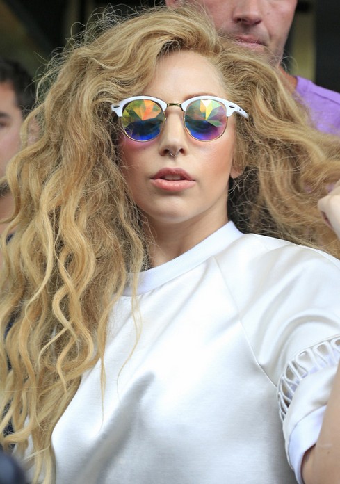 2014 Lady Gaga Hairstyles – Long Layered Wavy Hairstyle