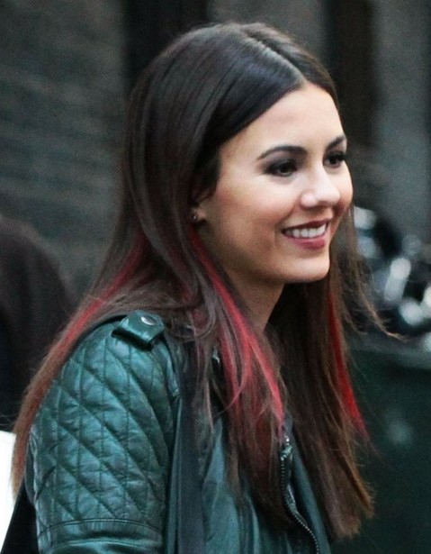 2014 Victoria Justice Hairstyles – Blunt Long Hair