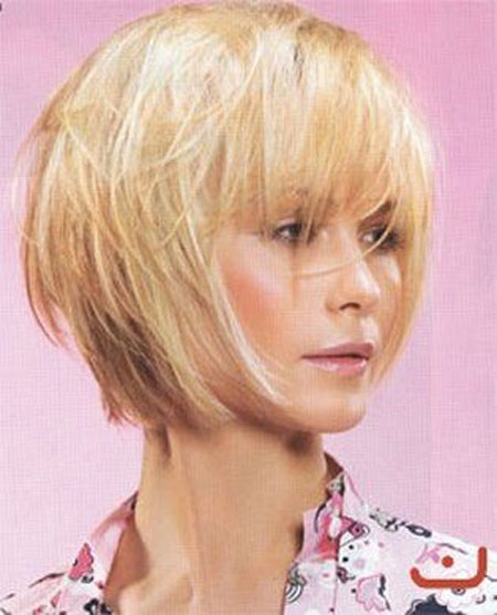 Nice and Cool Bob Hair with Messy Arrangement and Charming Nonchalant Bangs