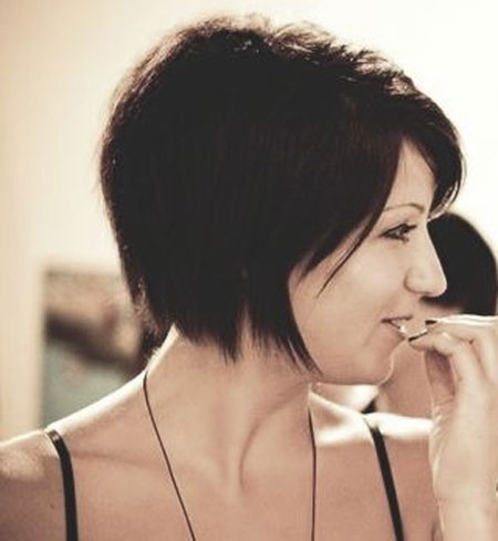 Nice and Lovely Blunt Ends Bob Hairstyle with Cool Side swept Hair