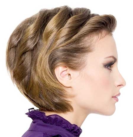 Short Side Pinned Twisted Wavy Hairstyle for Girls