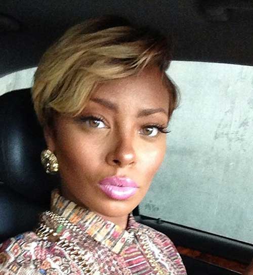 Simple Short Blonde Hairstyle for Black Women