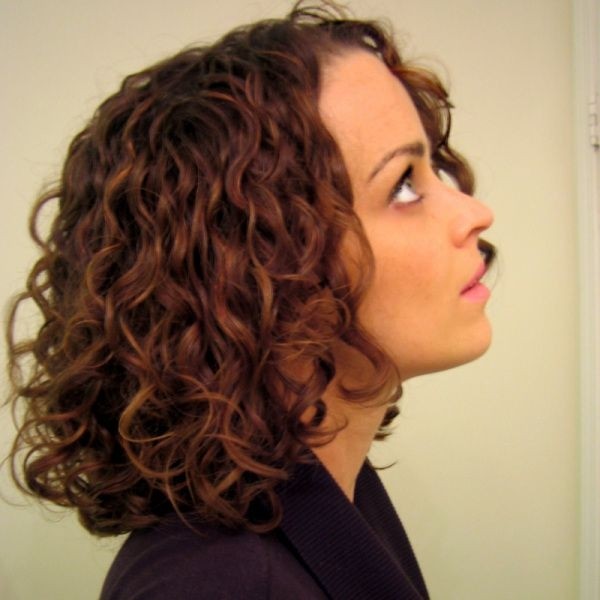 Beautiful Curly Bob Hairstyle for Mid Length Hair