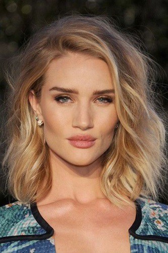 Short Hairstyles for Women with Square Faces 12