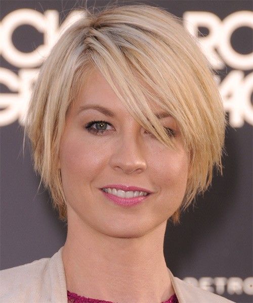 Short Layered Hairstyle for Thick Straight Hair
