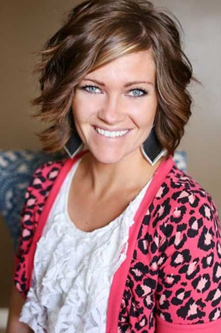Short Wavy Hairstyle for Brown Hair