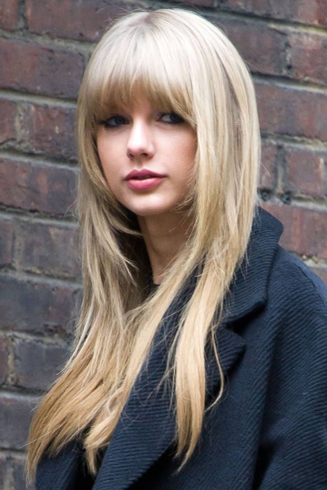 Taylor Swift Long Straight Hairstyle With Blunt Bangs