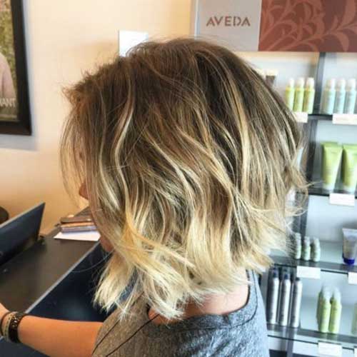 Short Wavy Hairstyles for Women with Style