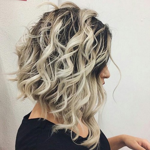 Medium Wavy Hairstyle with Highlights
