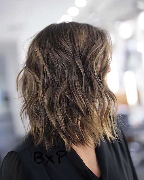 short layered hairstyles for wavy hair 1
