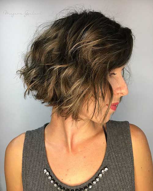 short layered hairstyles for wavy hair 2