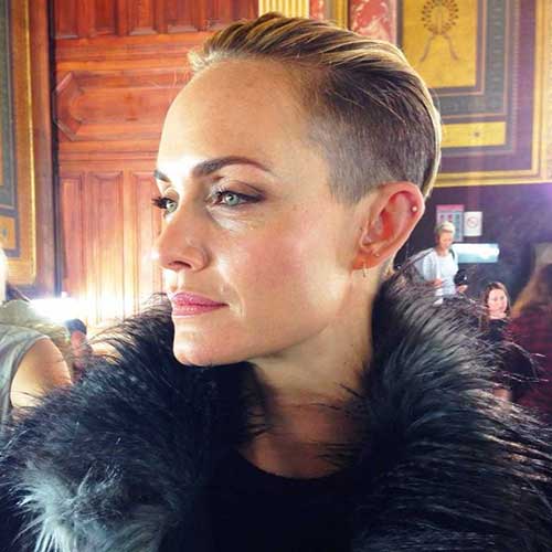 Amber Valletta’s Very Short Hairstyle with Shaved Side