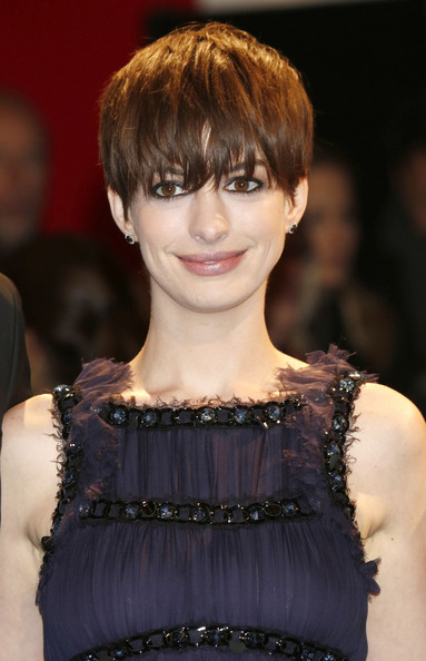 Anne Hathaway 2019 Short Hairstyles Shortcut with Bangs