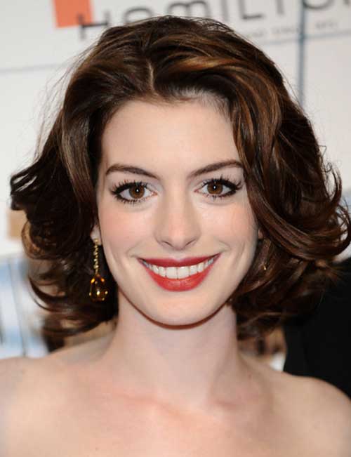 Anne Hathaway’s Curly Short Hairstyle
