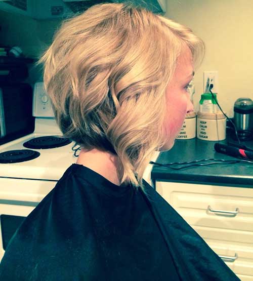Blonde Layered Inverted Bob for Wavy Hair