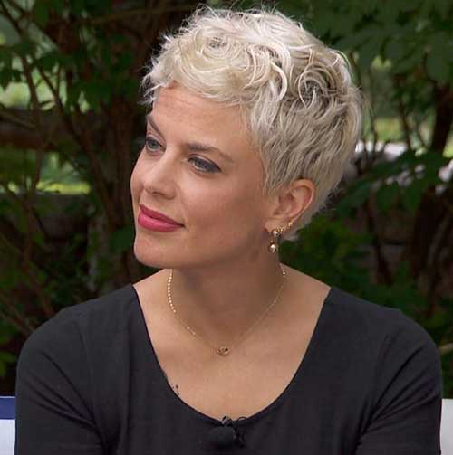 Ideas of Short Hairstyles for Women Over 50.8