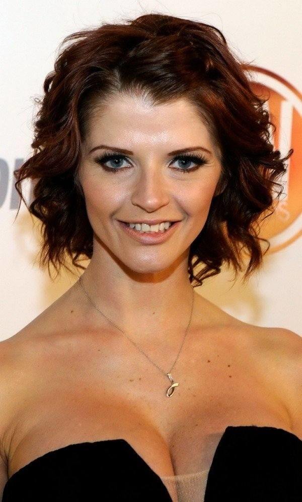 Red Carpet Waves with Short Hair