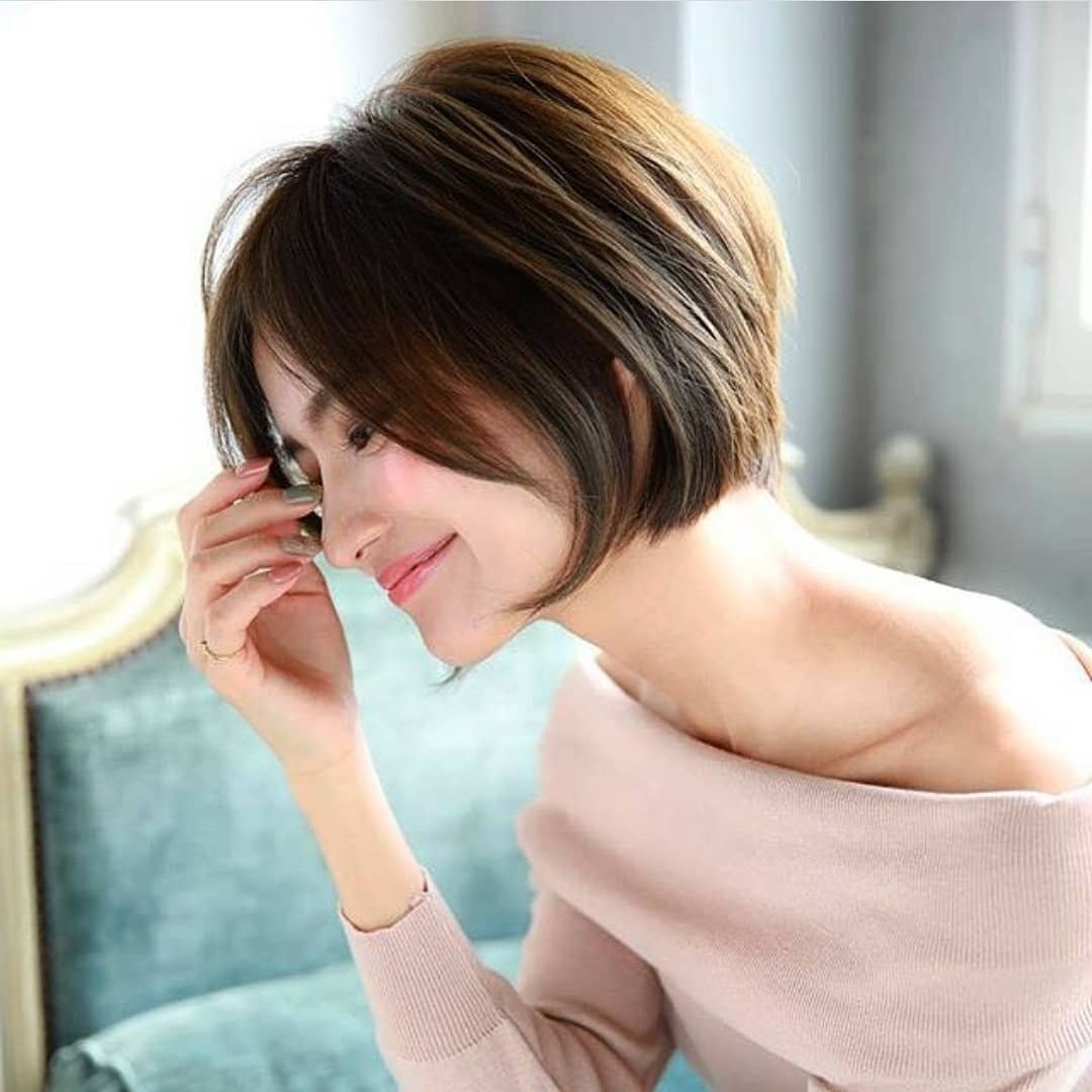 Short Hairstyle along with a Shine