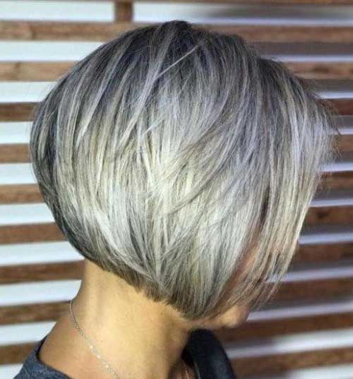 Short Hairstyle for Fine Hair Over 40