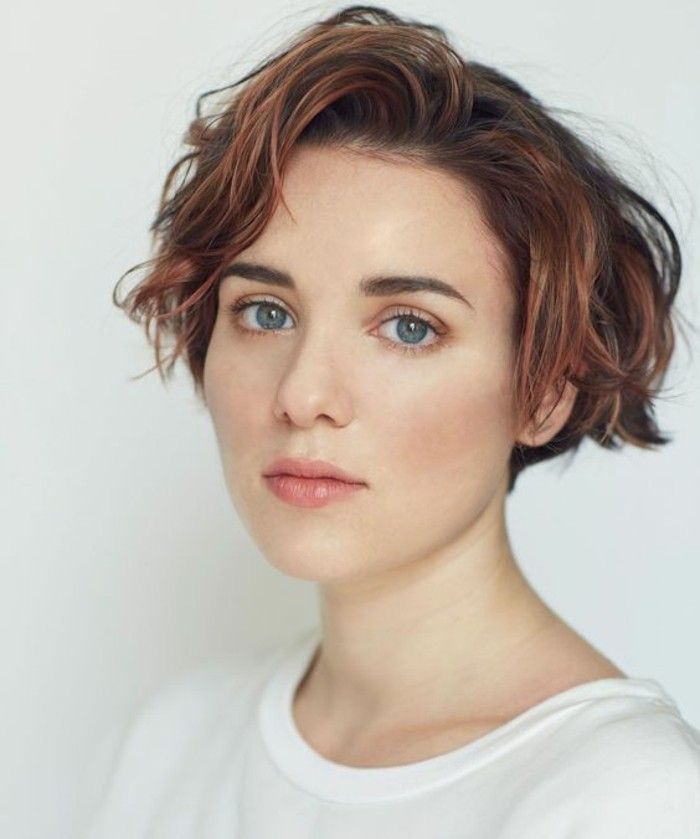 Wavy Short Hairstyle with Coffee Color