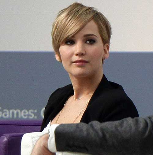 Jennifer Lawrence’s Best Pixie Hairstyle with Blonde Color