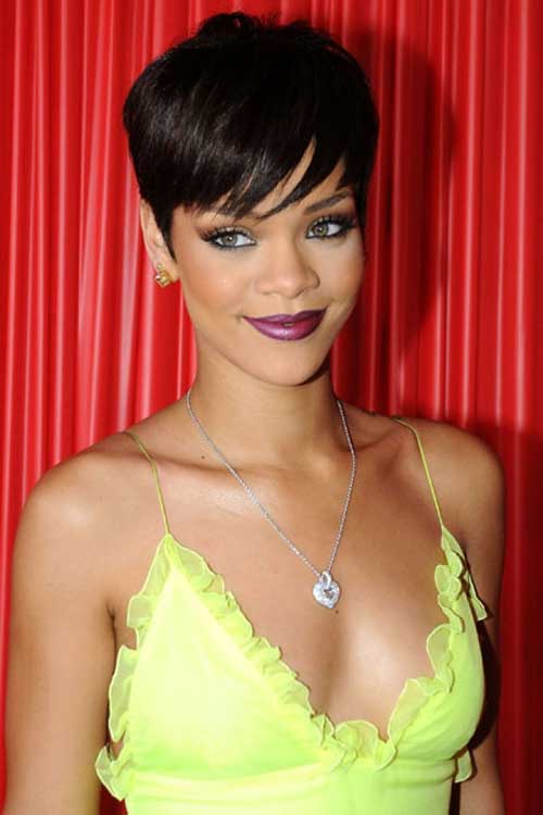 Rihanna’s Glamorous Pixie Haircut