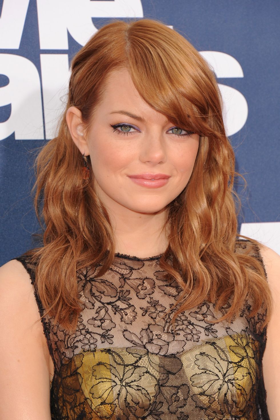 Hairstyles with bangs Side Swoop