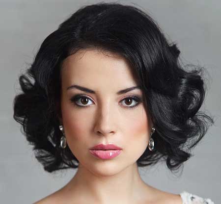 Bob Haircut with Nice and Charming Wavy Strands of Hair