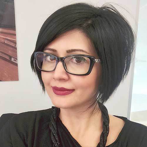 Side Parted Black Bob – Chic Inverted Bob Haircut with Glasses