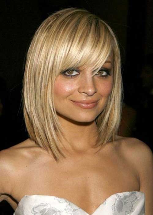 Cute Short Straight Hairstyle with Bangs