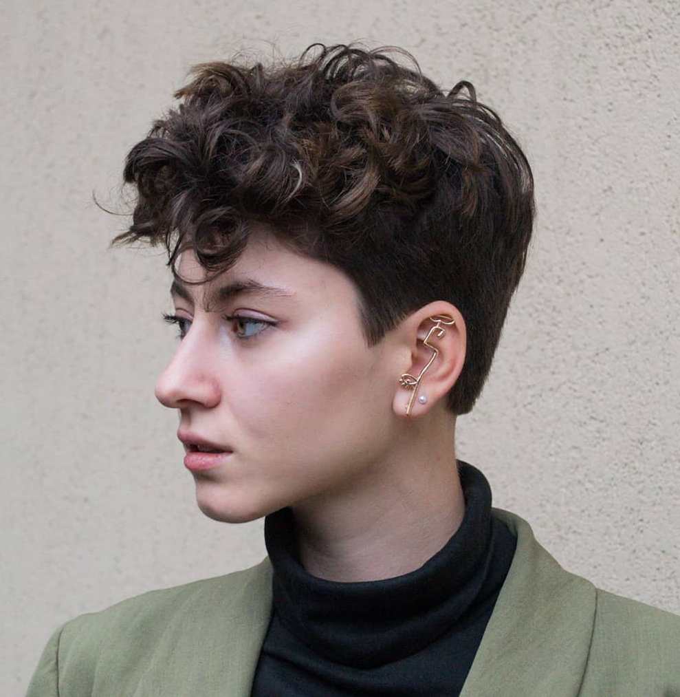 A short hairstyle with a curly bang