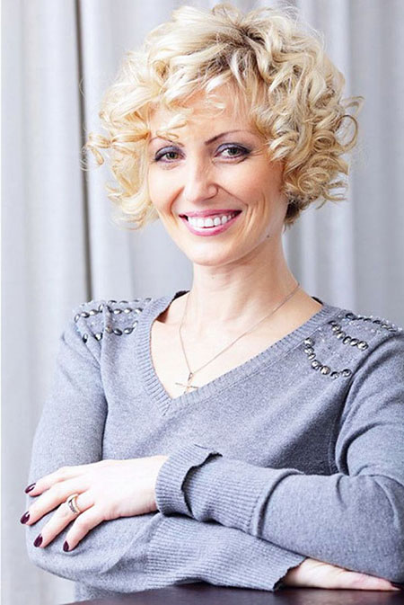 Short Blonde Hairstyle Over 50